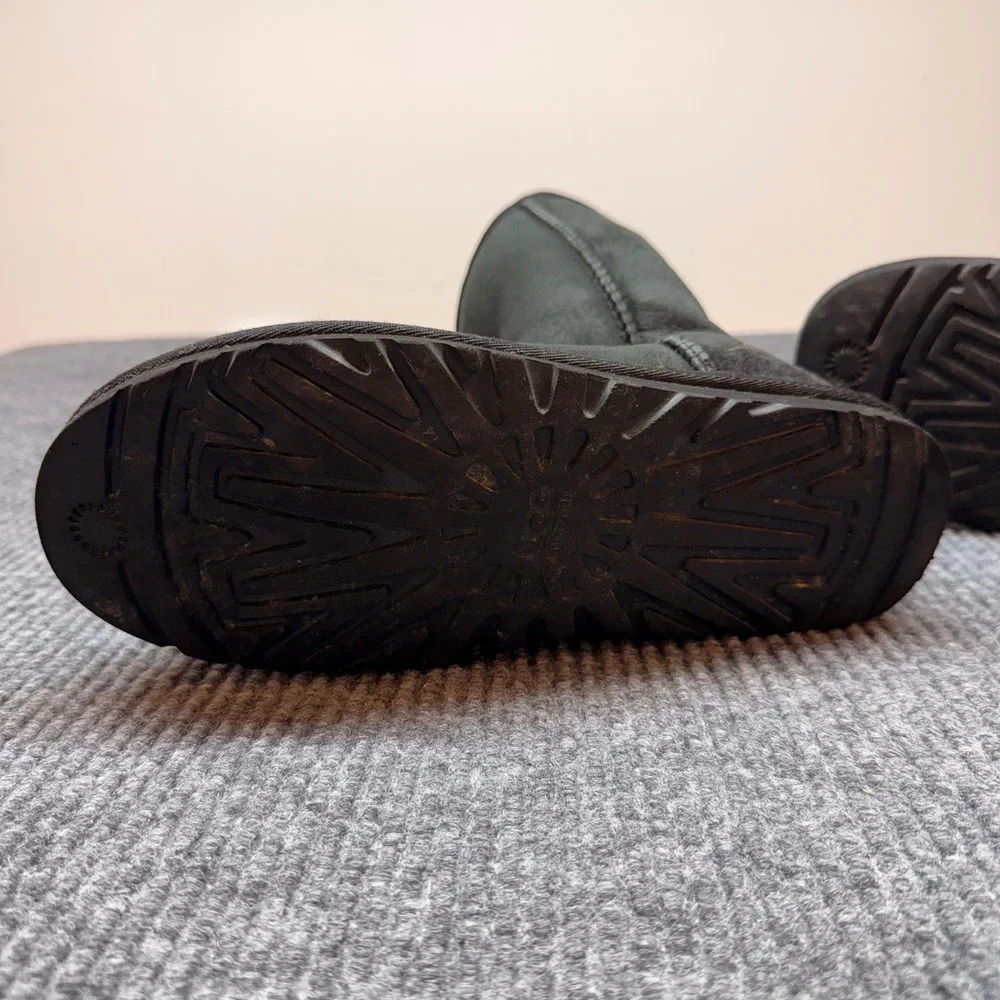 UGG Australia Classic Short Boots Womens Size 8 Black Suede‎ Sheepskin Cozy